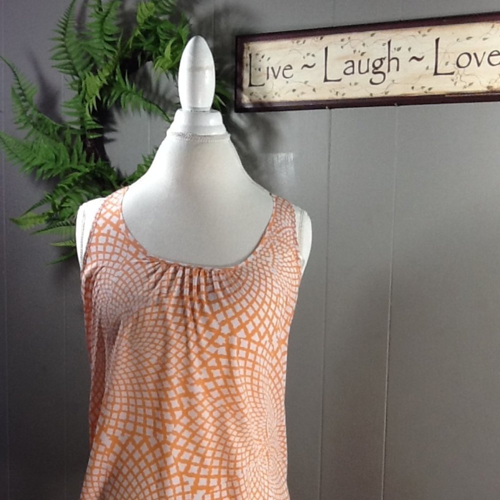 🌞2/25-4/45🌞 C. Steffe orange and white tank top